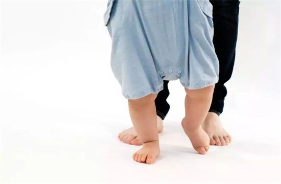 误区三:穿上学步鞋