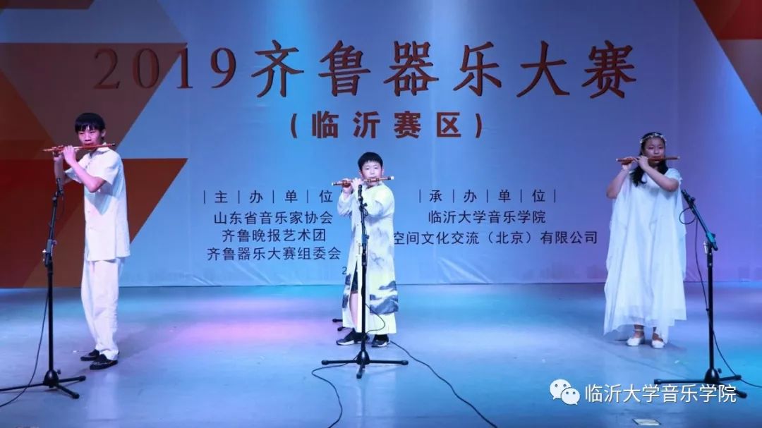 程铭柳琴独奏《火把节恋歌》指导教师:韩凌芸中阮合奏《丝路驼铃》