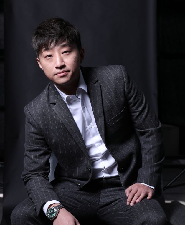 详细资料:专访丨杨腾飞:创作就像是一种修行"下一刻会发生什么"这个