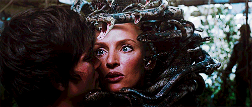 也有网友因为它长得很像一条条缠在一起的蛇,认为这是美杜莎被栽在了