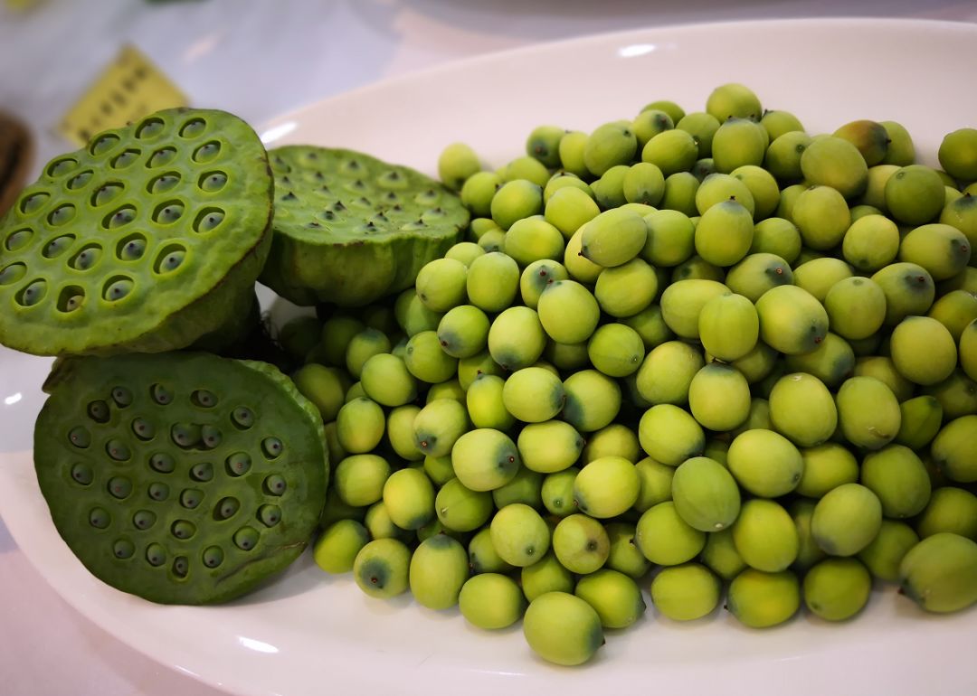 "处州白莲"具有粒大而圆,饱满,味甘等特点,为莲中之珍品,莲子善于补