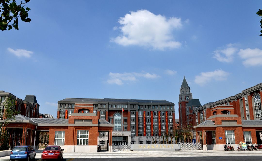 校花》,《因法之名》,欧式典雅,大气壮丽的锡东高中它的第一部上映