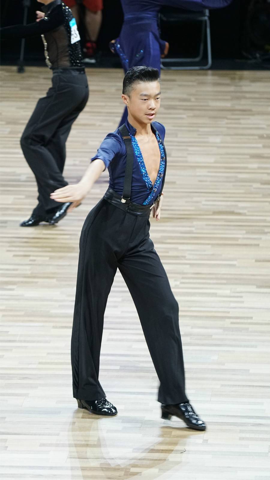 拉丁小王子李贤乐再次闪耀上海黑池,夺双冠_拉丁舞