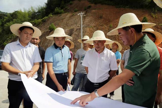 永定区长陈荣水现场调研初溪土楼景区工作