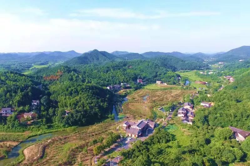 重點發展農家樂,民宿,土特產,養生吧等產業.