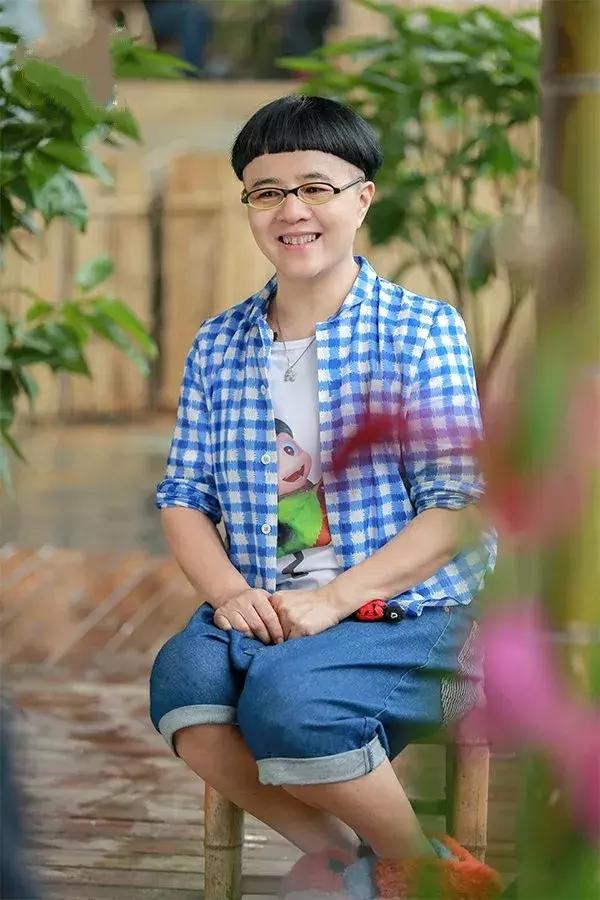 母亲是孩子王金龟子她被称为假小子今留起长发变女神