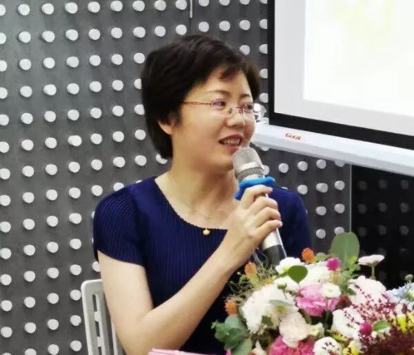 著名儿童文学作家张洁老师是陆梅的文学挚友,她的突然到来是赏读会的