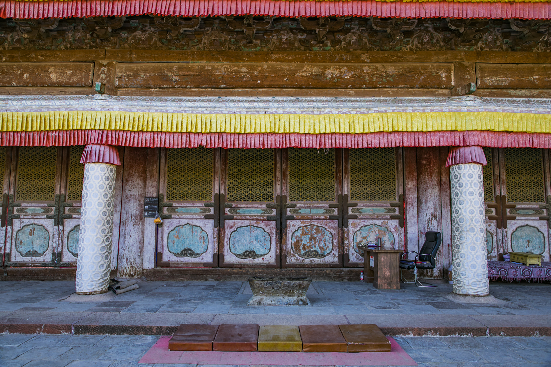 青海有座明朝皇家寺院，朱元璋赐匾额、建文帝在此出家，堪比故宫