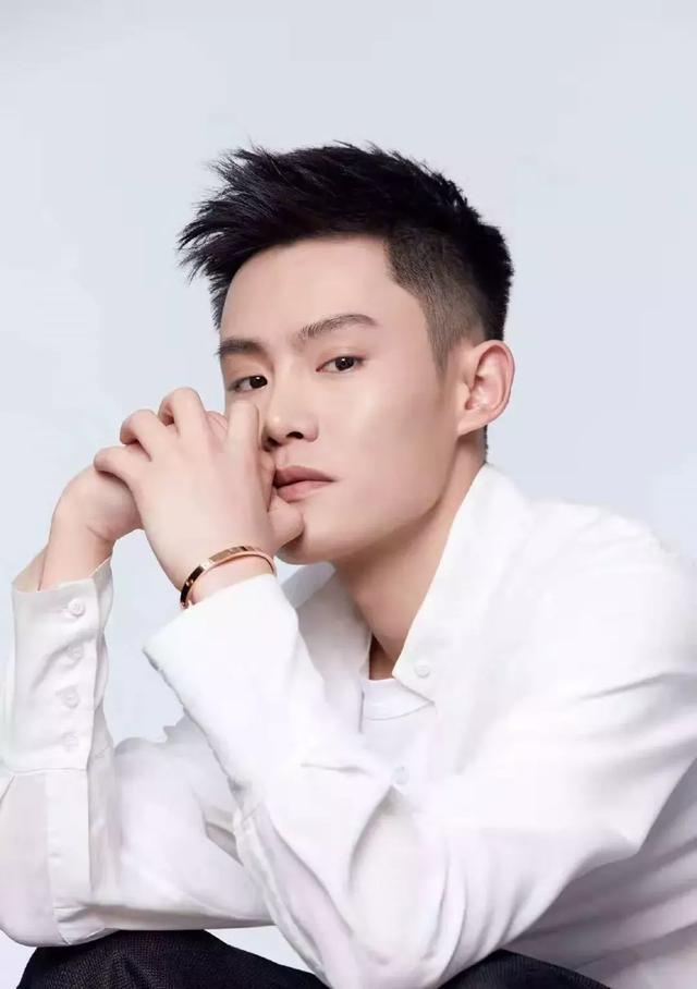 多余和毛毛姐本名余兆和,是一个26岁的贵州大男孩.