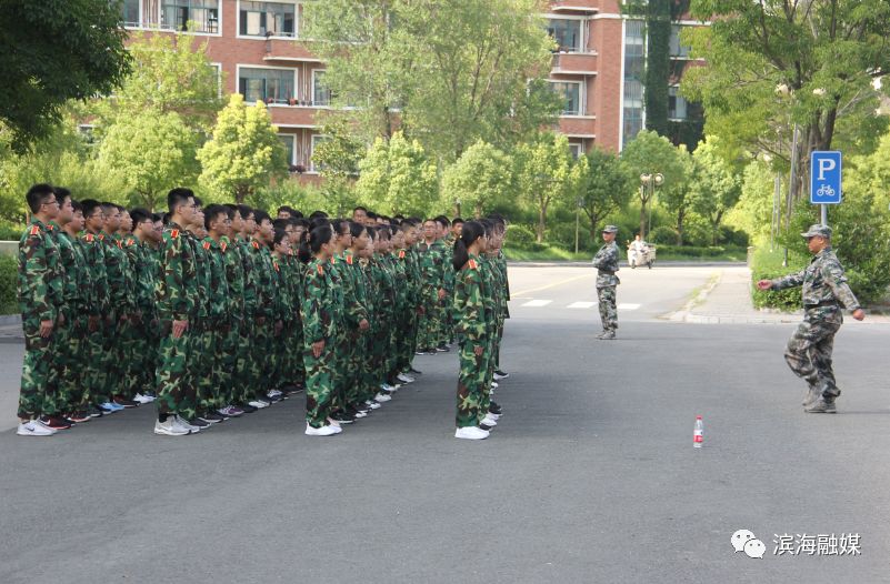 潍坊滨海中学军训图片