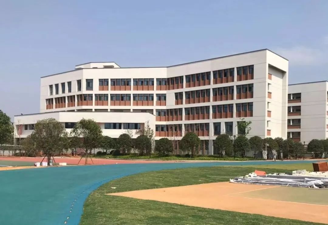 江安学校异地重建工程即将完工要投入使用