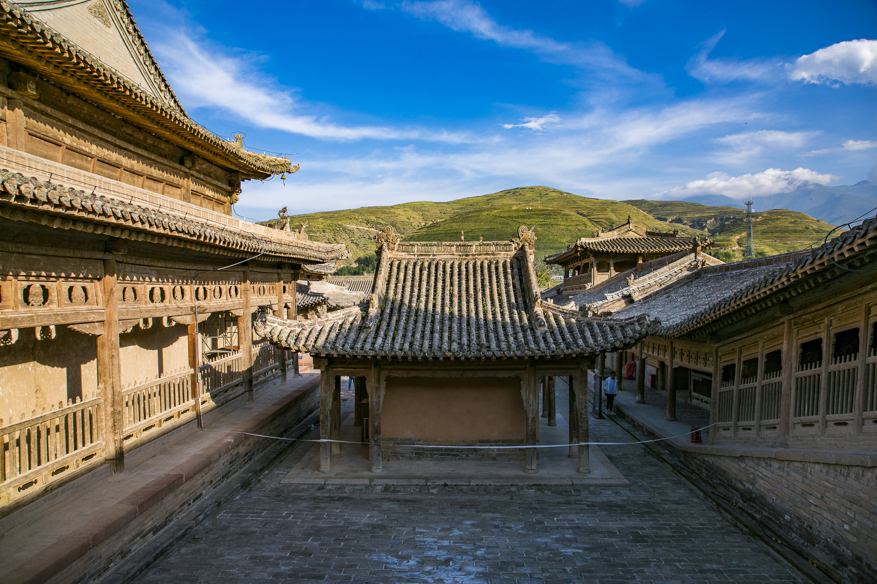 青海有座明朝皇家寺院，朱元璋赐匾额、建文帝在此出家，堪比故宫