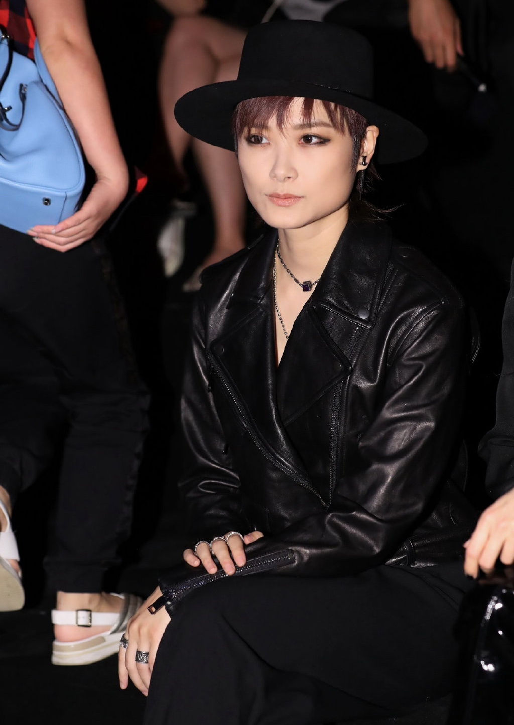 李宇春皮衣造型春哥好帅一女的她穿皮衣也太帅了吧