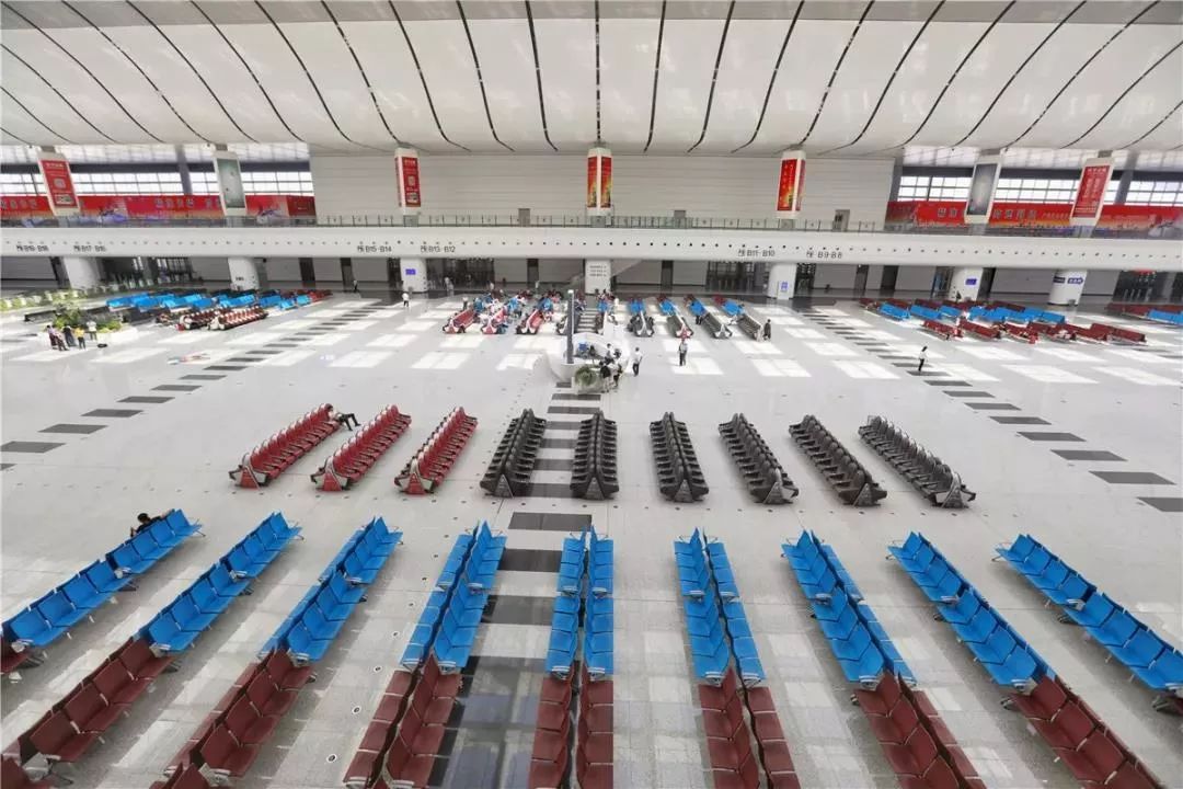 站台,26条线路是东北地区最大的高铁车站沈阳南站位于沈阳市浑南新区