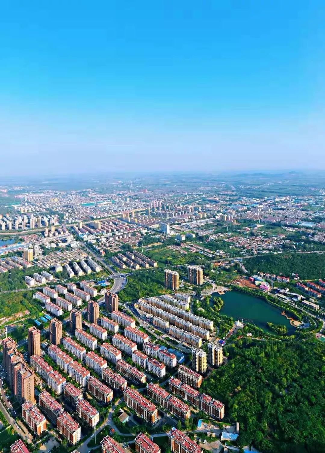 峄城蓝抬头就是蓝天转角即是风景