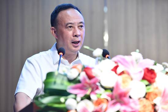 副会长兼秘书长马勇,泸州市委副书记,市长杨林兴,泸州市委常委陈日