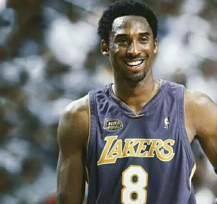 一个17岁就要承担起整个家族的男人永不言败的黑曼巴科比