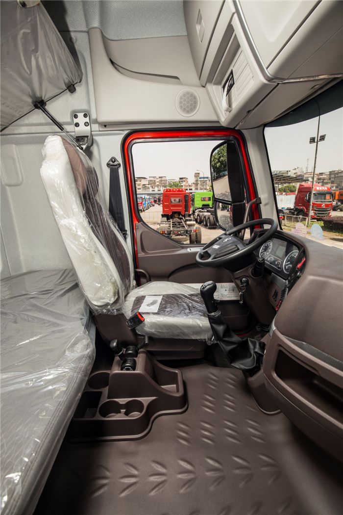 高顶双卧平地板 乘龙h5新品6.8米"快运房车"了解一下丨第一卡车