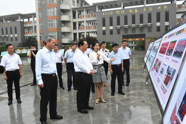 周口市政府秘书长孙鸿俊,我市委书记刘昌宇,市长王富生,市委常委,市委