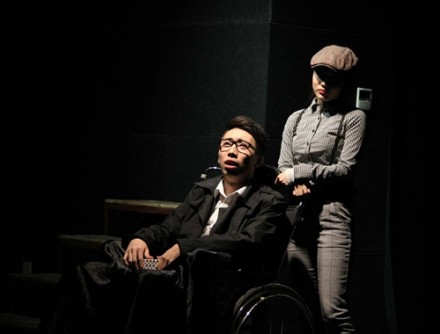 是由北纬零度戏剧工作室创作,演出演员杜子俊,张洁,毕森,崔建磊,王若