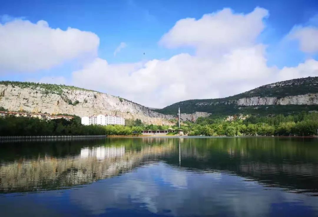 峄城蓝抬头就是蓝天转角即是风景
