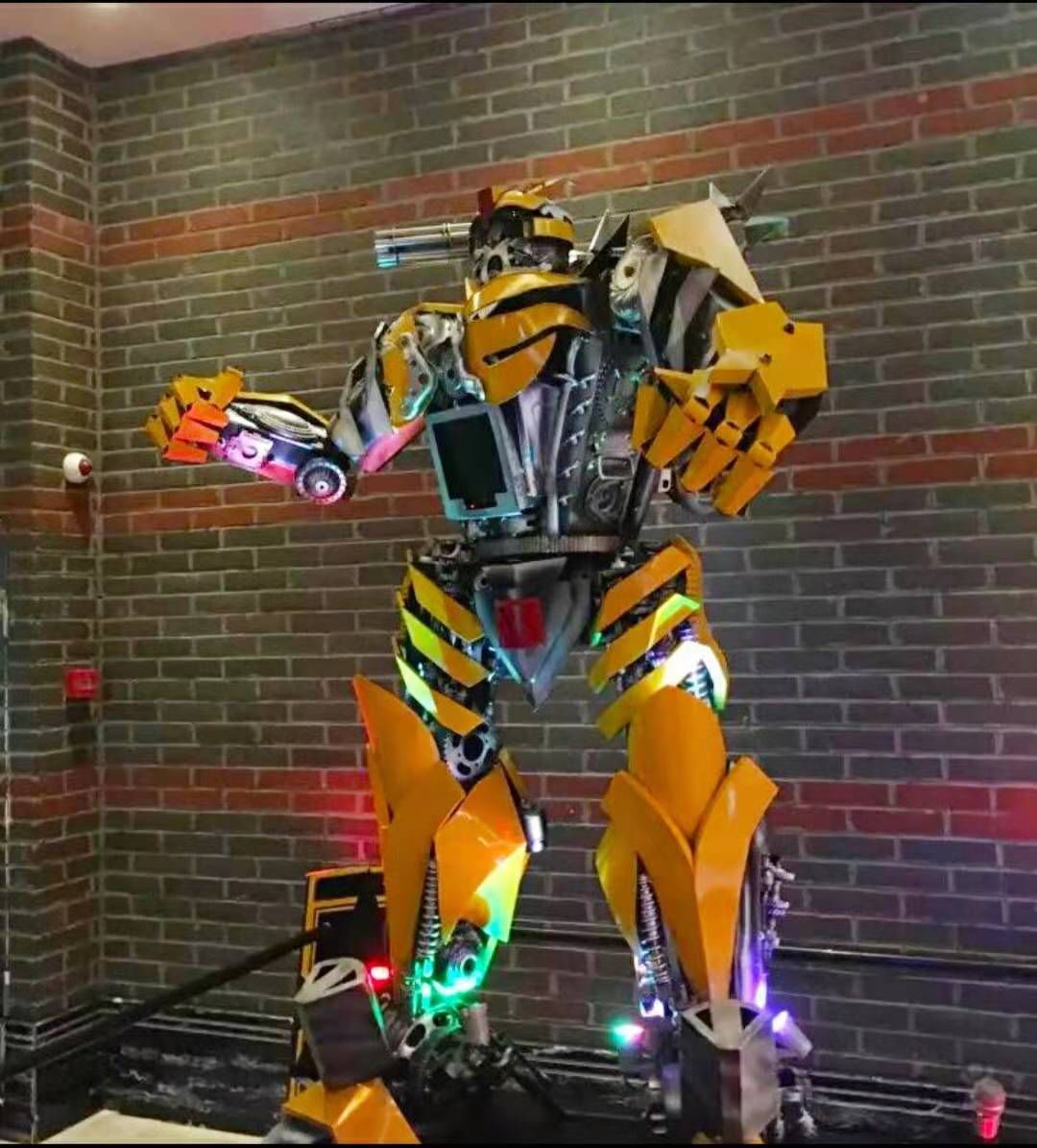 手持"利剑"身高两米多的"高达",不是《变形金刚 》的粉丝都会爱上他们