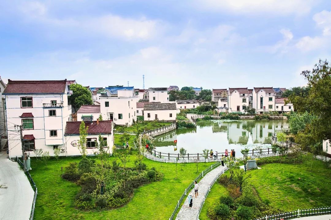 为此,当涂县大陇镇创新思路,探索出垃圾袋装化运营模式.