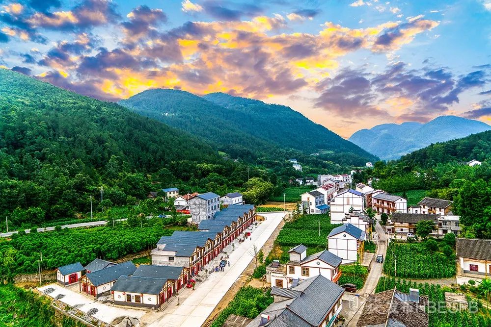 以业定点,靠园区,靠景区,靠产业基地,进城镇,进社区,进中心村和聚居点