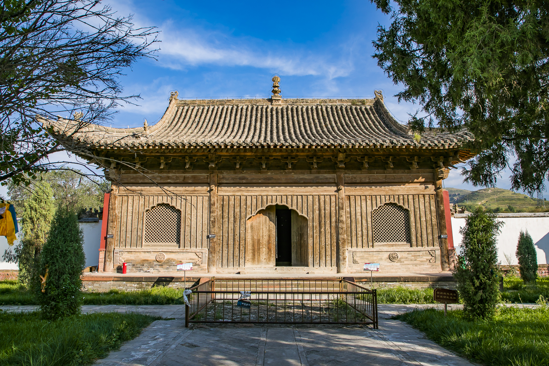 青海有座明朝皇家寺院，朱元璋赐匾额、建文帝在此出家，堪比故宫