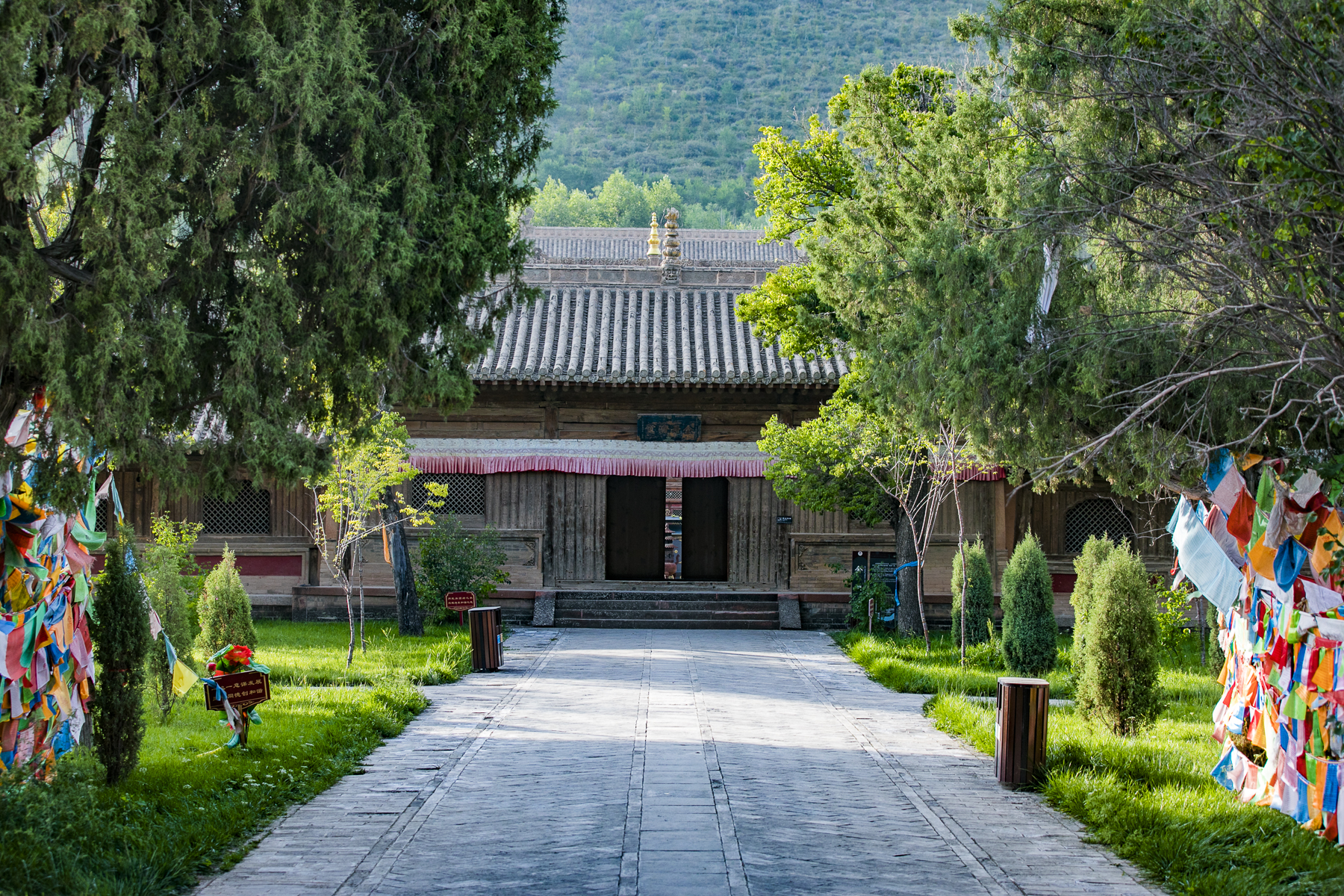 青海有座明朝皇家寺院，朱元璋赐匾额、建文帝在此出家，堪比故宫