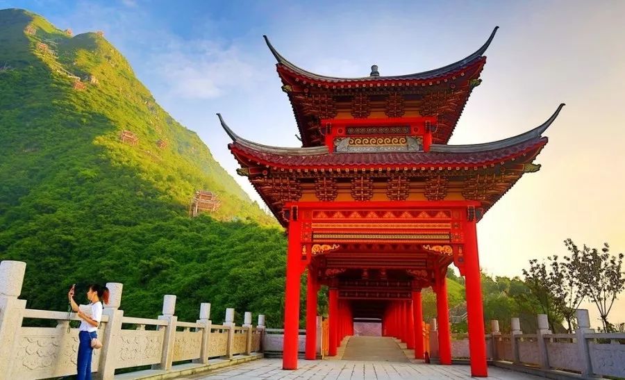 站在云中俯瞰整座城乐山这个公园很特别