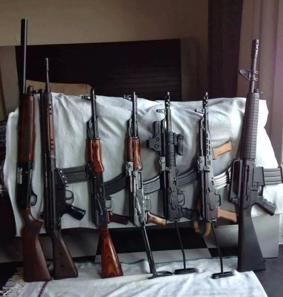 鞋柜书柜大衣柜老外的藏枪怎么码放到真的有点意思