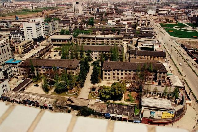 市政府原址新貌飞英塔旧貌(图片来自网络)新貌期待你用手机或相机记录