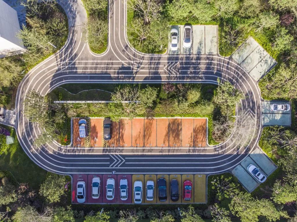 来点趣味性的停车场_设计