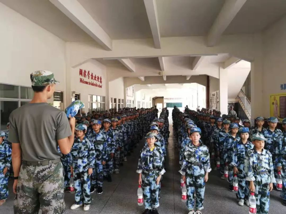 瀚宇教育集团—湖滨学校七年级新生军训开营仪式