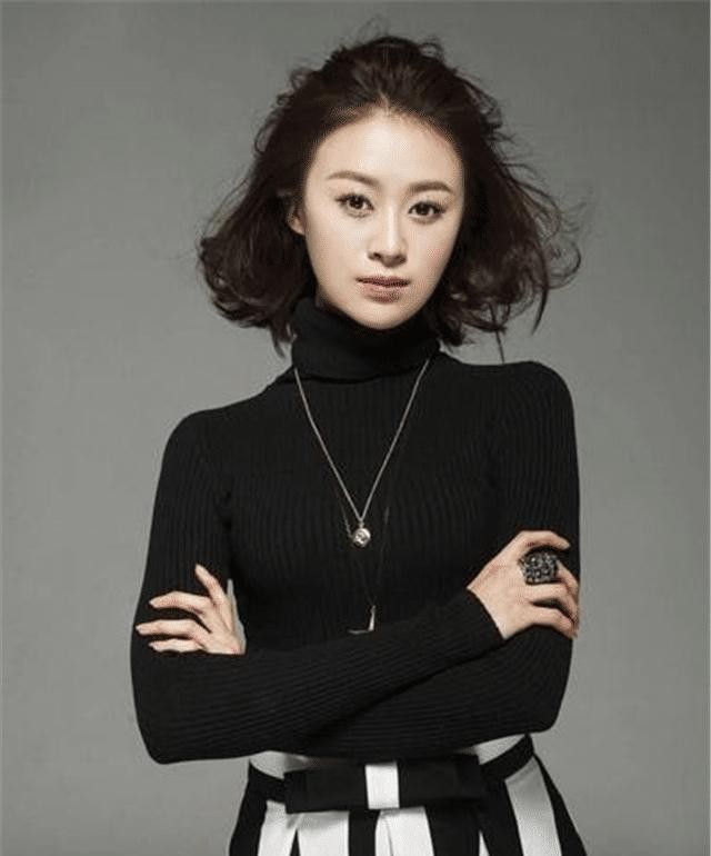 《夏洛特烦恼》中"那英",7年前刚出道,大长腿让人印象深刻_马小茜