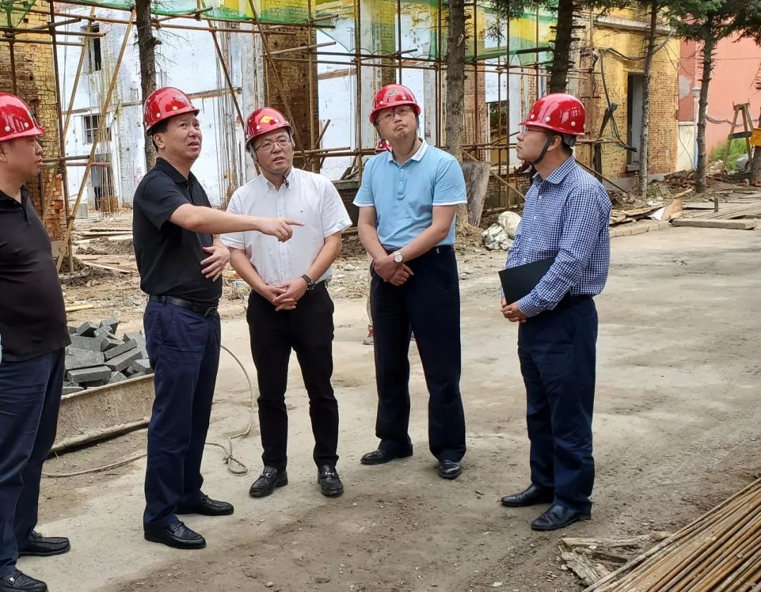 区领导高洪旗考察调研哈尔滨创业孵化产业园和原哈尔滨副食品贸易中心