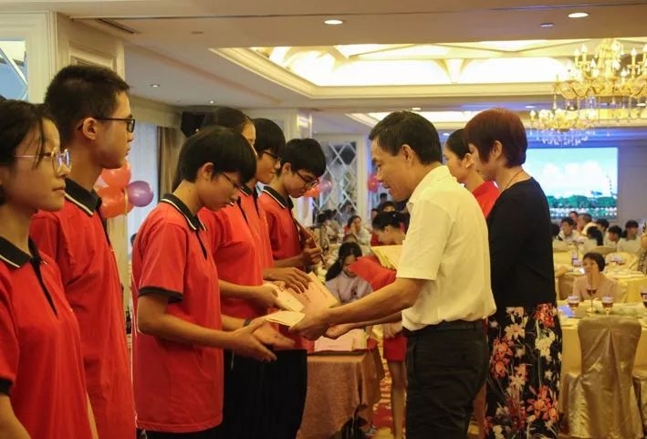 期间,罗定市领导彭仲典,郑燮机,梁坚华,刘炳权等与杜彬许以及连州镇