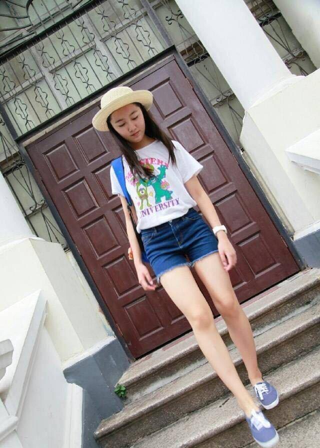 "点读机女孩"今年高考,看了她的分数,难怪当年说"so easy"_高君雨