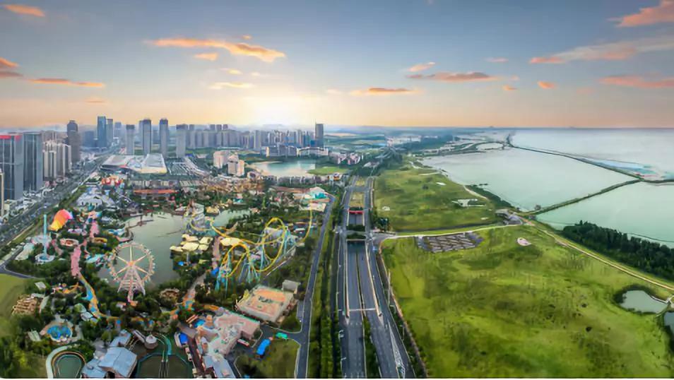 挤爆了实探滨湖融创茂商圈三天10万游客融创乐园的破局启示