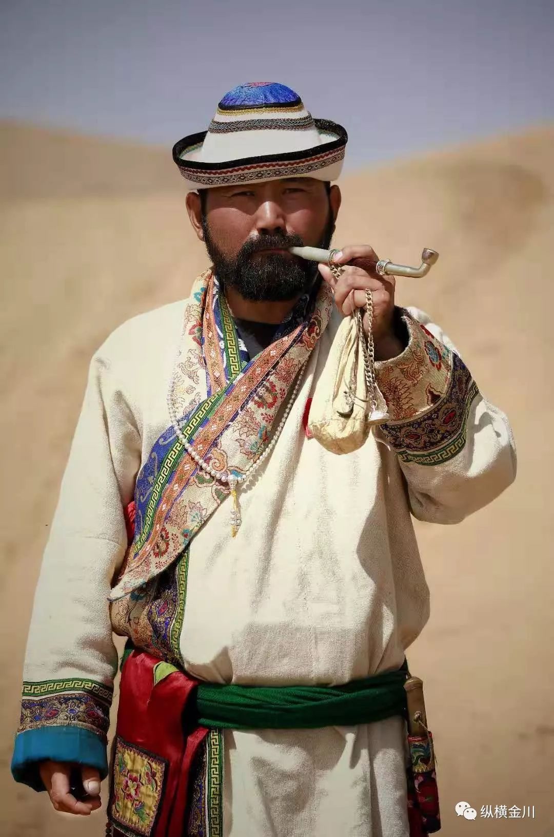 集体婚礼爱从草原走向沙漠民族之花绽放西部花城