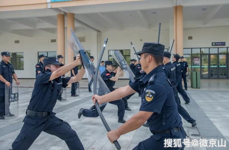 特警辅警服装图片