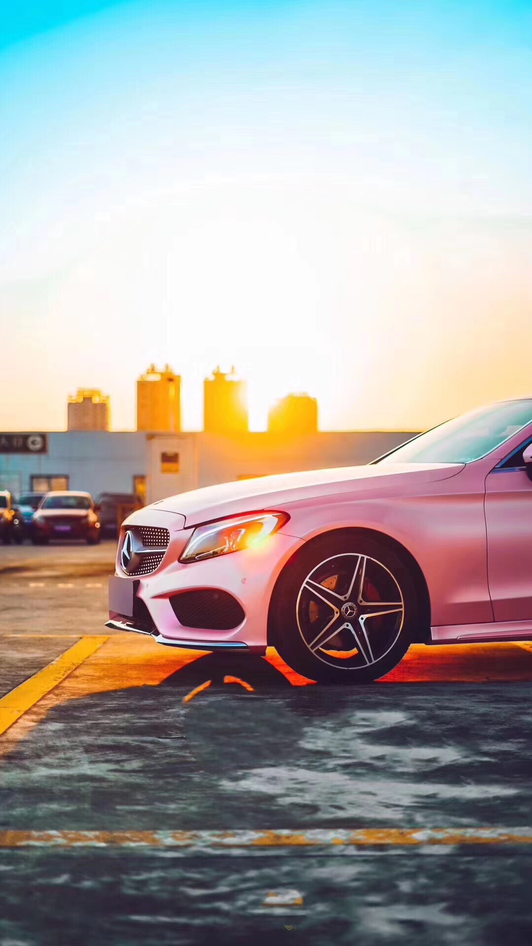 奔驰c遇上樱花粉豪车驾驭了少女心