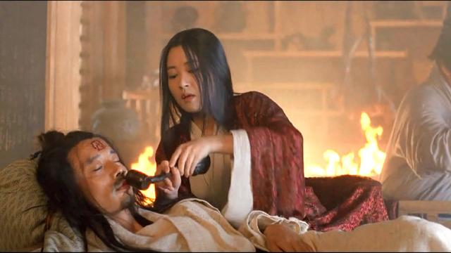 此时,嬴政最爱的女儿,许晴饰演的栎阳公主大展神威,用一曲高渐离儿时