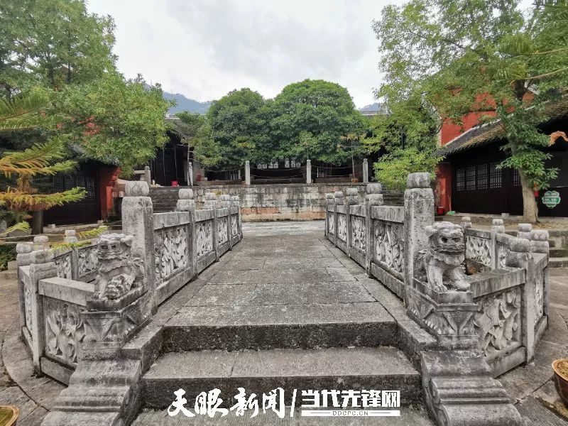 特别是在清嘉庆二十二年(公元1817年,石阡人成世瑄,徐培琛,张海澜同