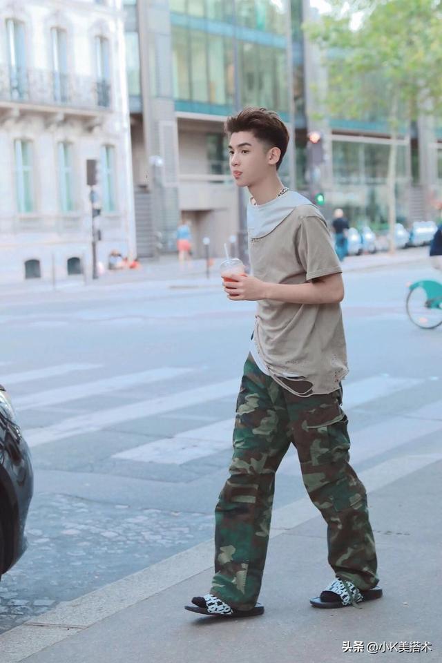 justin黄明昊现身巴黎穿破衣服出街换油发背头更帅气了