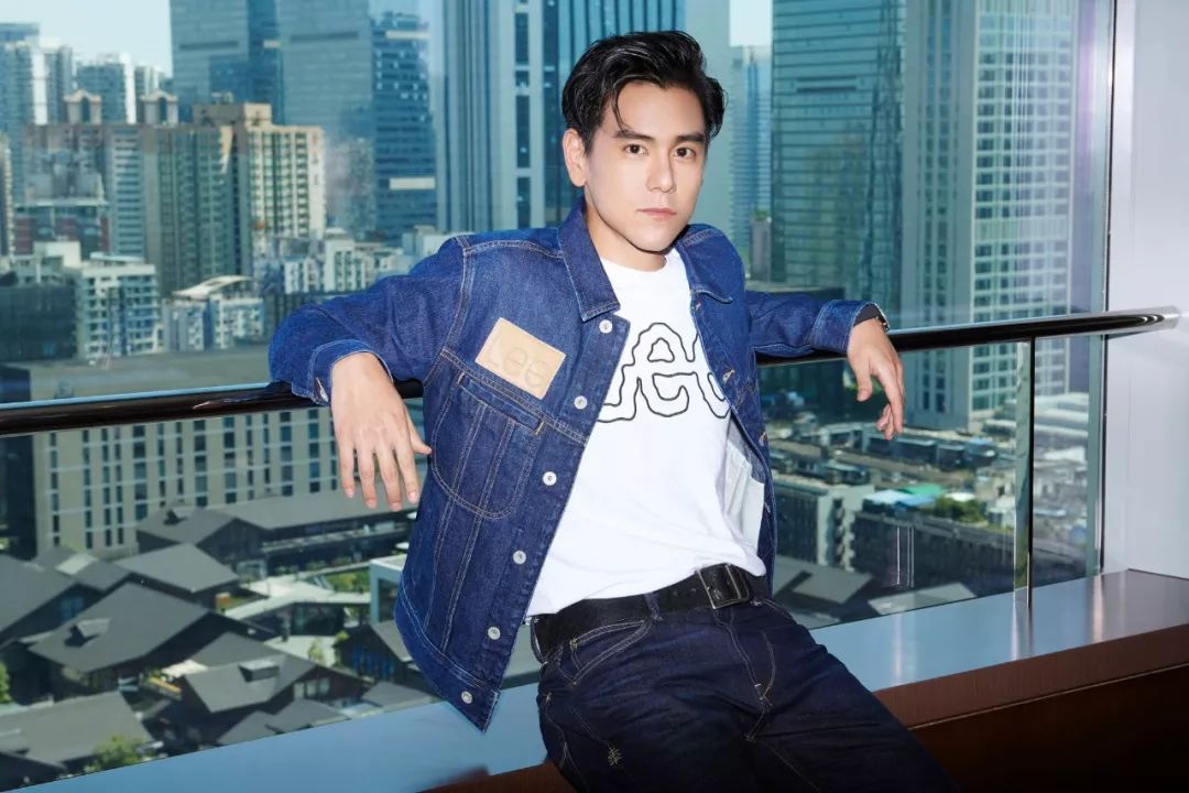 专访彭于晏:我的搭配心得就是牛仔裤   球鞋
