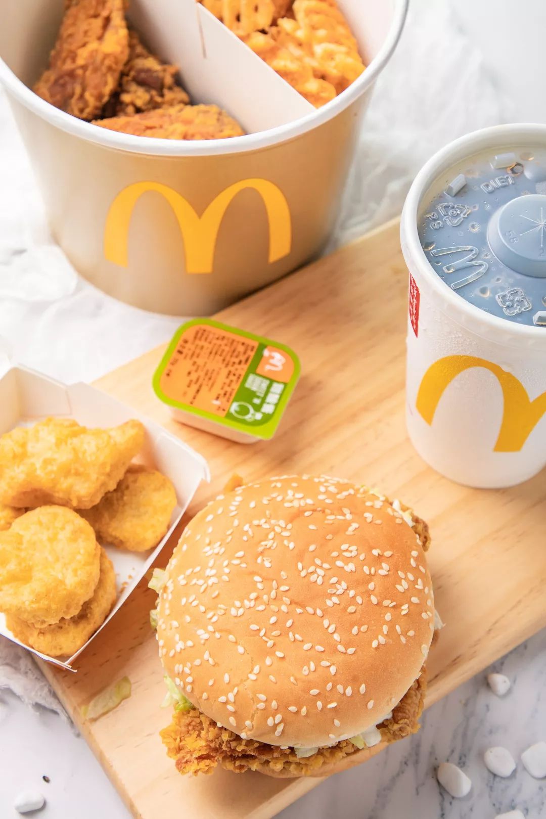 1元1块麦乐鸡左手右手大鸡排麦当劳的吃鸡狂欢周还不安排一下