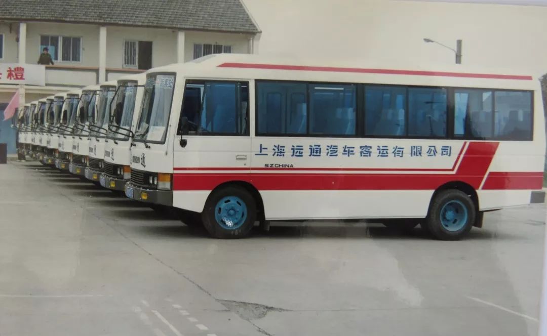 90年代,上海南汇地区投入运营一批江苏牡丹牌公交客车