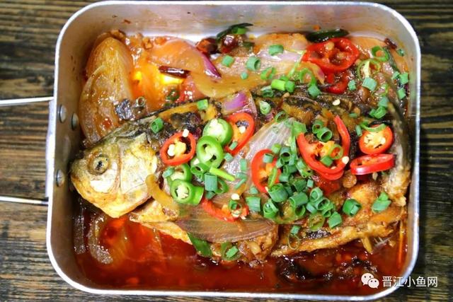 1元1串晋江惊现饭盒烤鱼0元吃肥美鲜甜烤小青龙①起组队吃哭老板